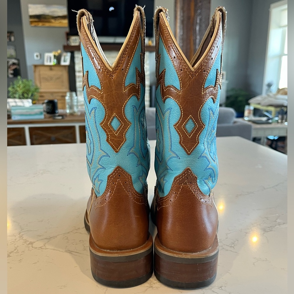 Ariat women’s cowboy boots 8B Like new - Picture 3 of 6